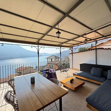 Alberto's Terrace Apartment Moltrasio